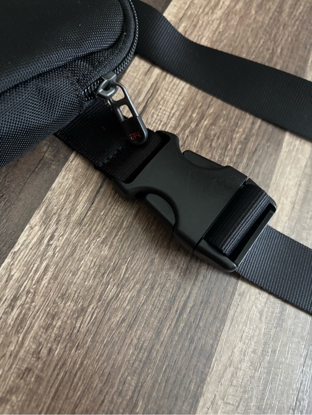 Briggs & Riley sling bag - Picture 7 of 11